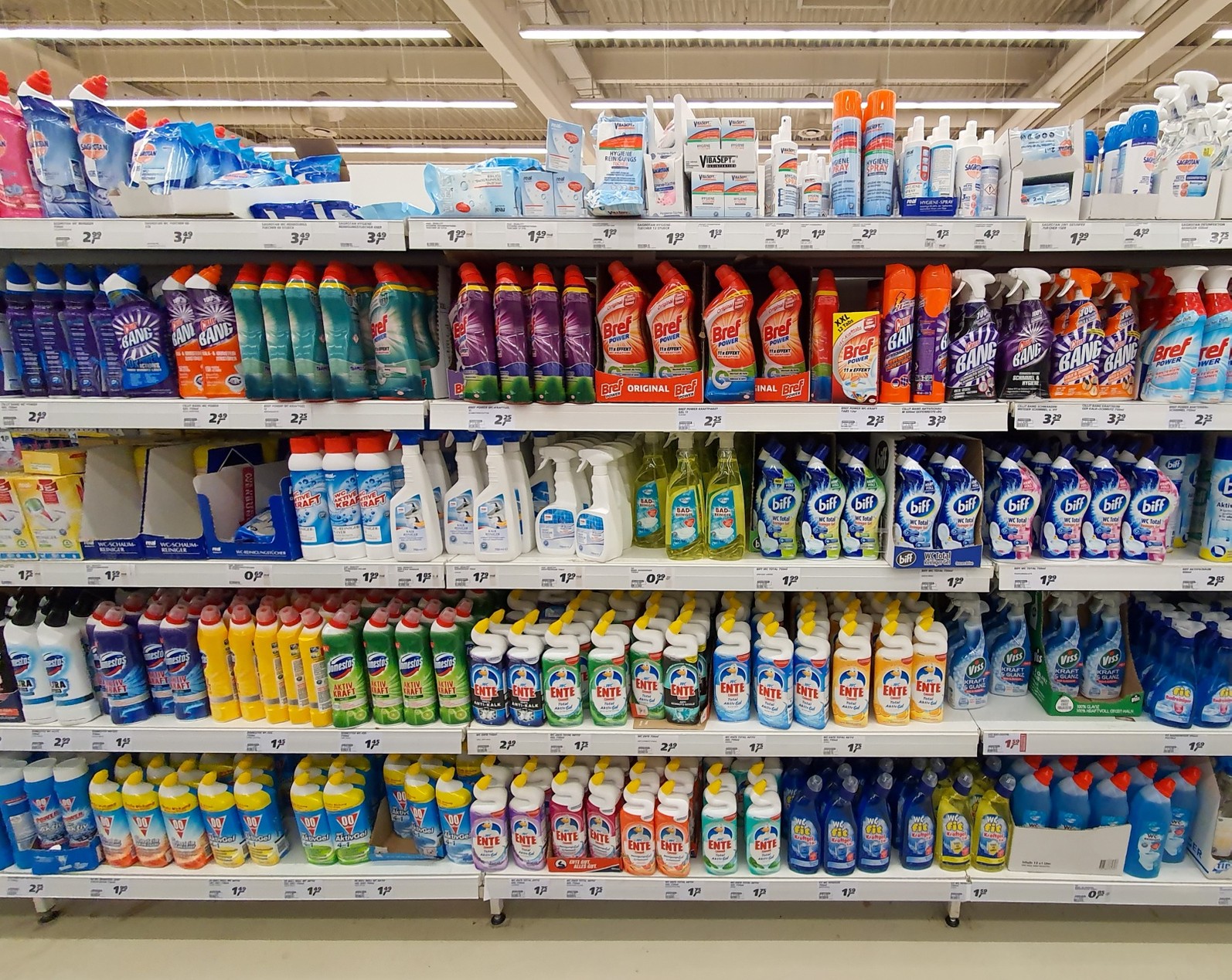 Supermarket cleaning-products aisle
